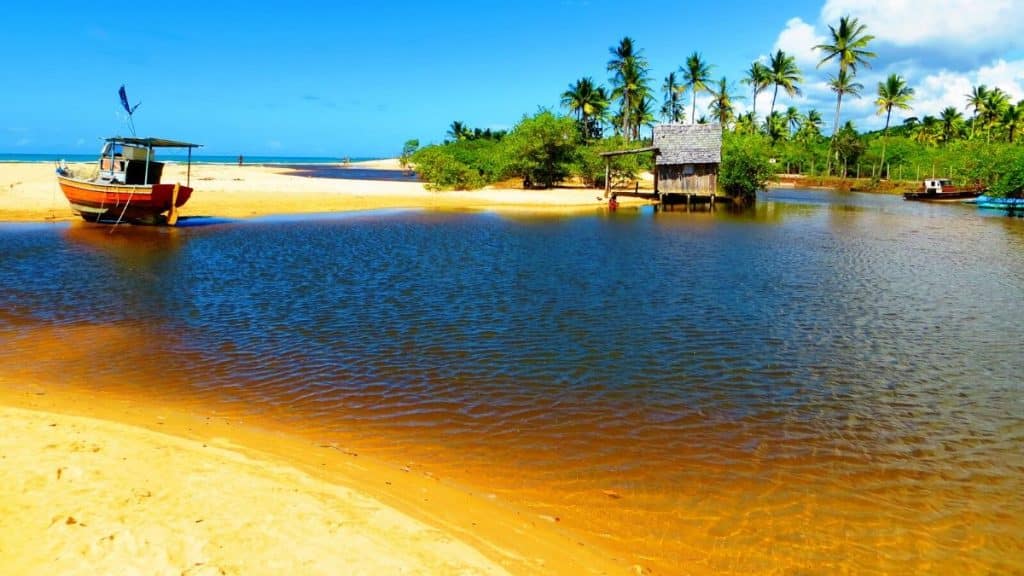 Praia de Rio dos Mangues | Turismo em Porto Seguro, Bahia