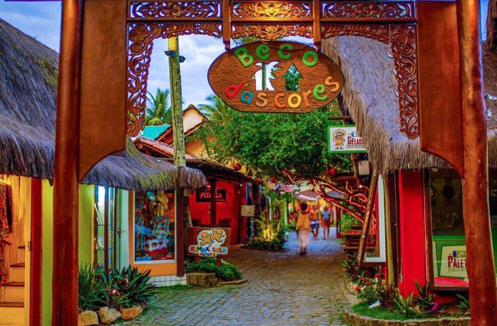 Beco das Cores na Rua Mucugê, em Arraial D’Ajuda